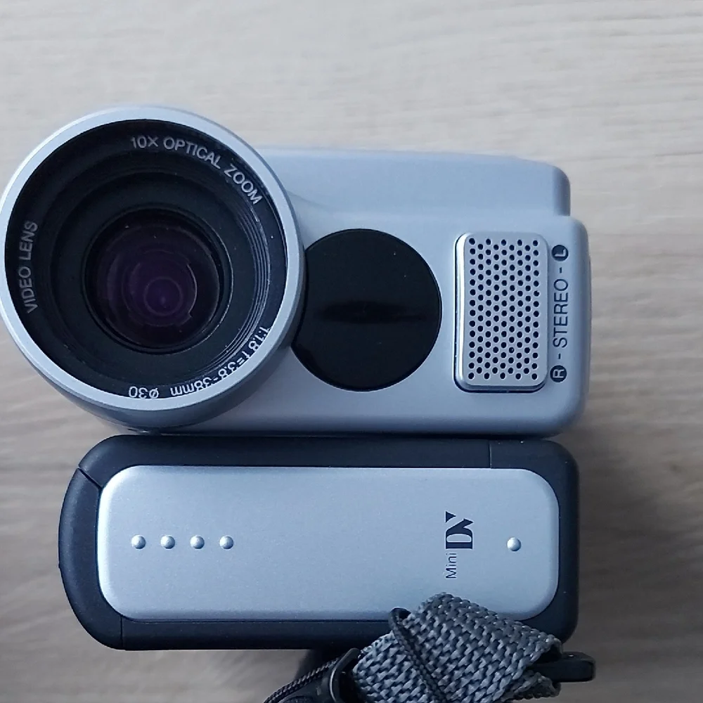Video Camera Sharp VL-Z3 Camcorder + case